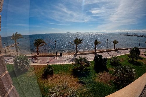 Apartamentos Turísticos  La Encarnación I. Primera línea de playa.